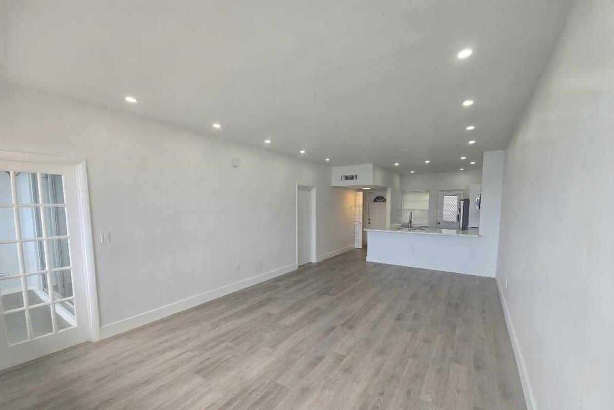 SIXTH MOORINGS CONDO - Residential