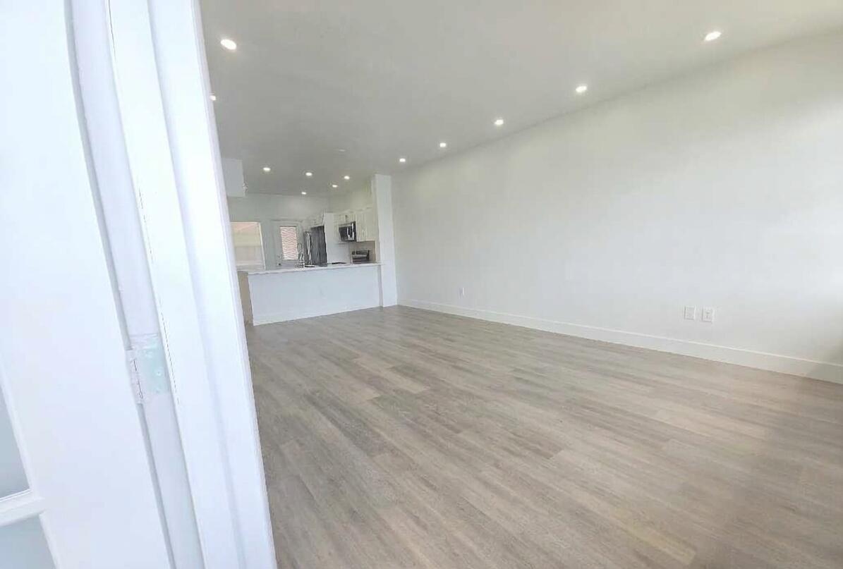 SIXTH MOORINGS CONDO - Residential