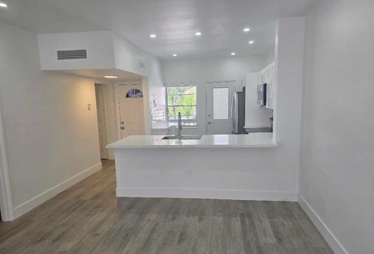 SIXTH MOORINGS CONDO - Residential