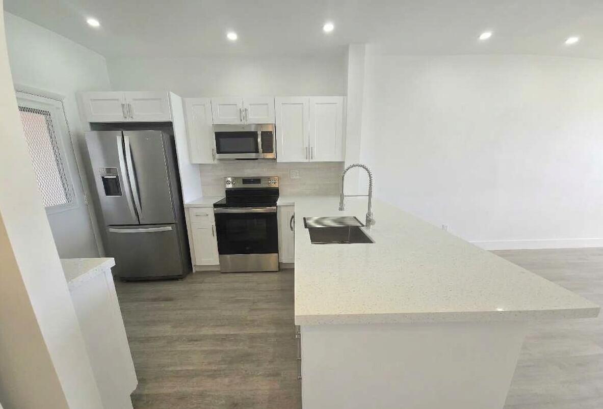 SIXTH MOORINGS CONDO - Residential