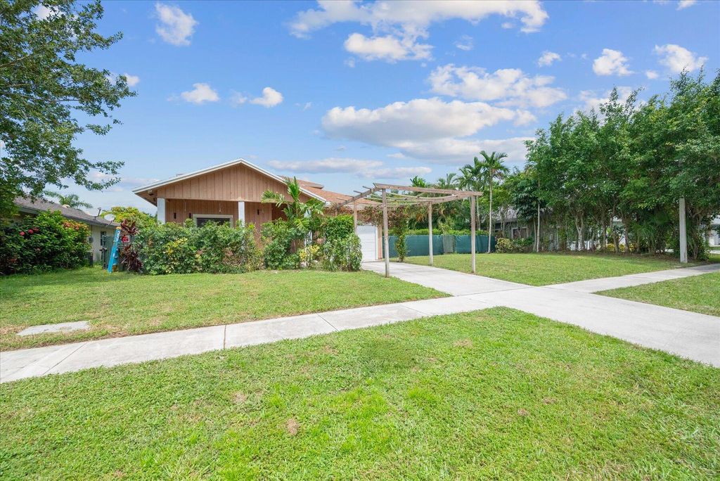 Photo of 1106 Staghorn Street, Wellington, FL 33414 (MLS # R11014778)