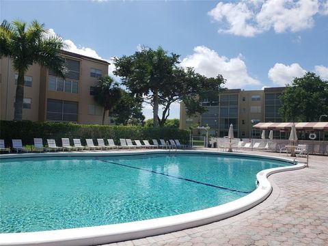 A home in Lauderdale Lakes