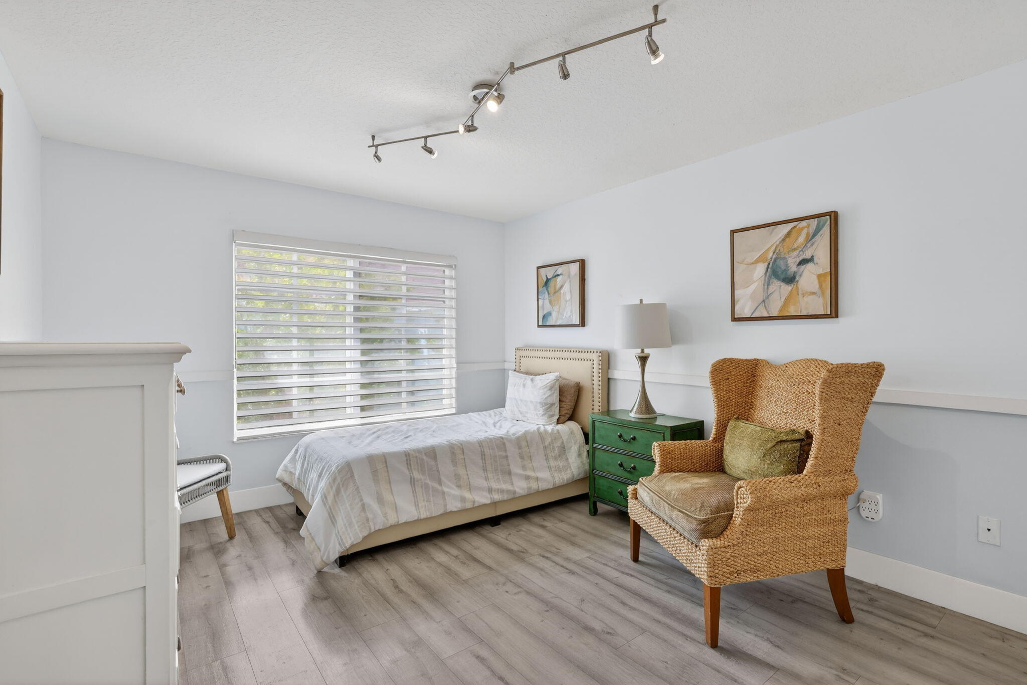 COURTYARDS AT WILLOUGHBY CONDO - Residential