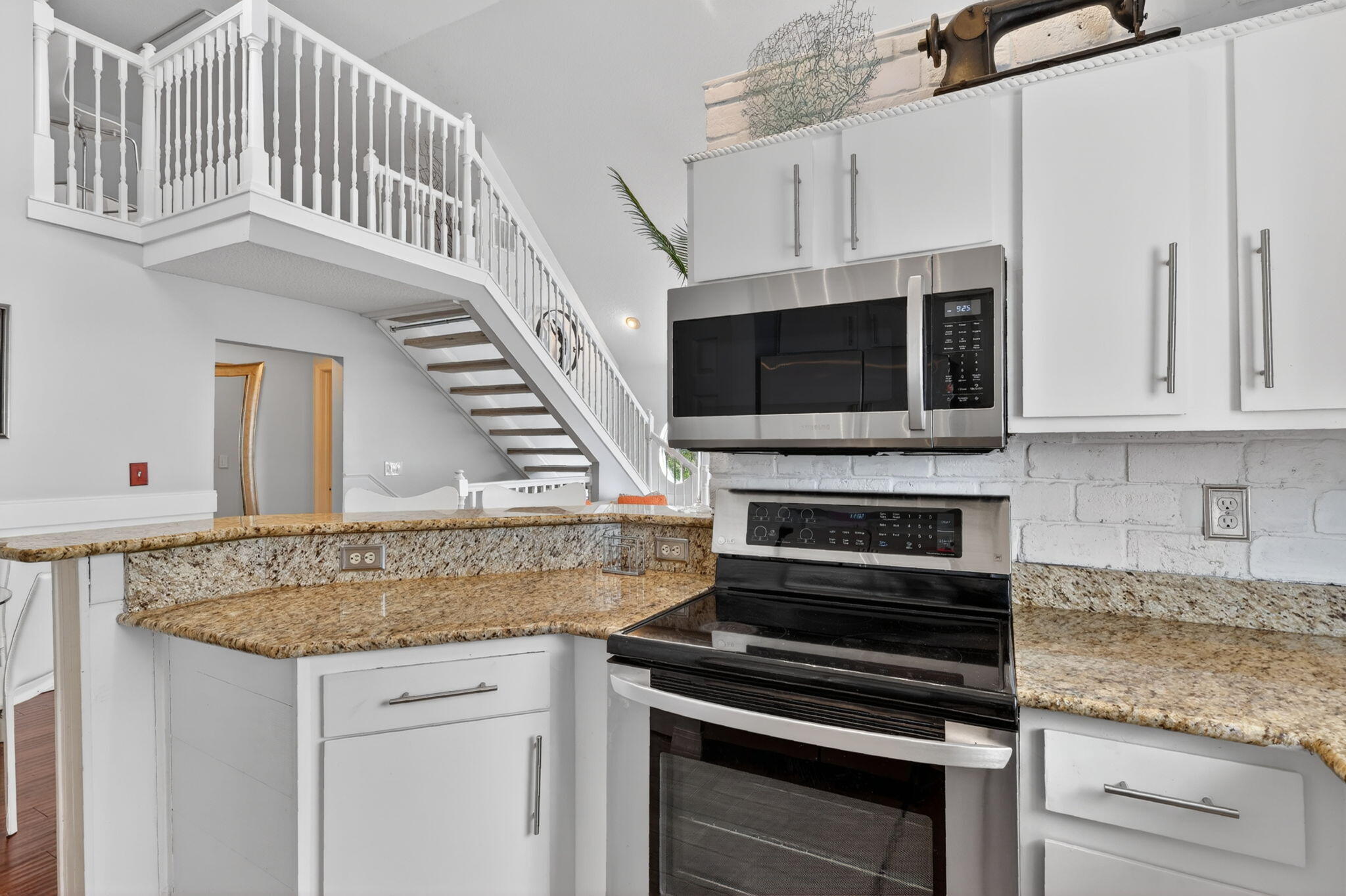 COURTYARDS AT WILLOUGHBY CONDO - Residential