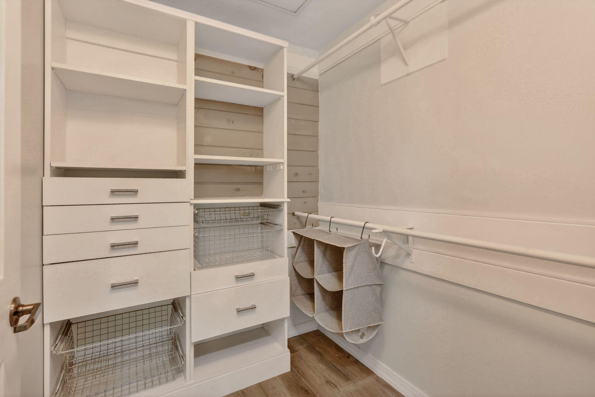 COURTYARDS AT WILLOUGHBY CONDO - Residential