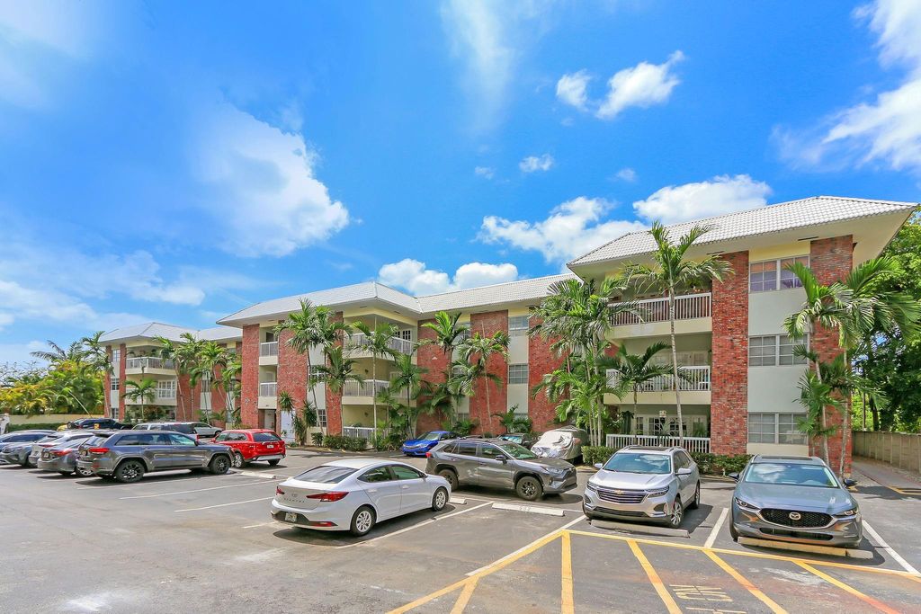 Photo of 2424 17th St #104, Fort Lauderdale, FL 33316 (MLS # F10534263)
