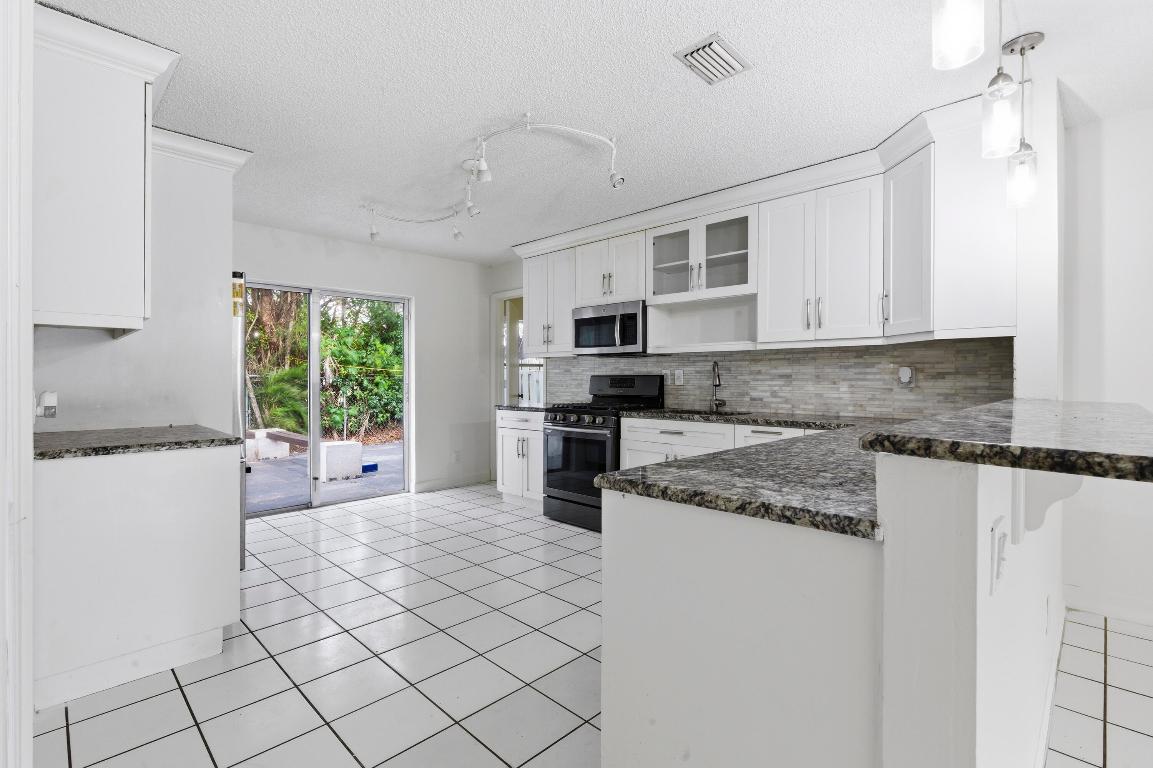 6130 Bluegrass Circle