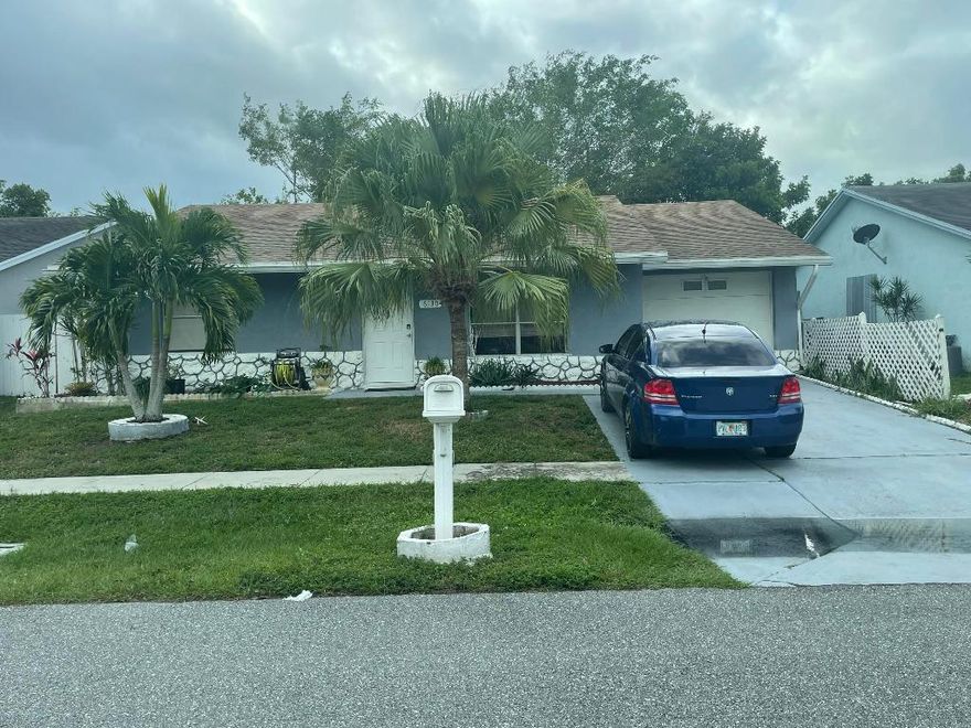 Nice home in the heart of West Lake Worth.