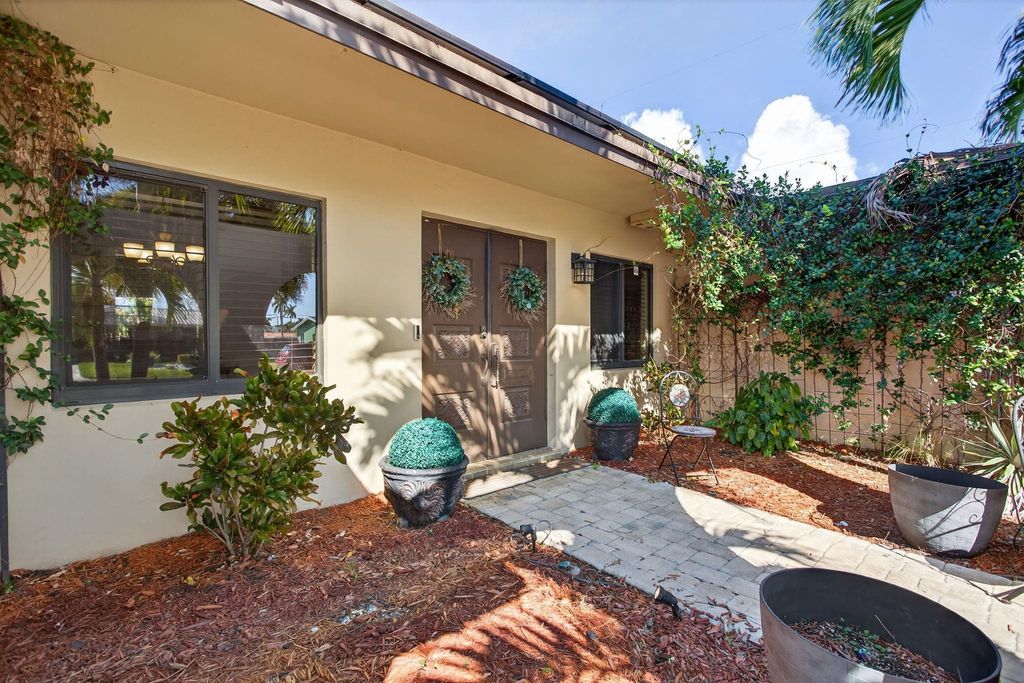 Photo of 301 SE 8th Ct, Pompano Beach, FL 33060 (MLS # F10537617)