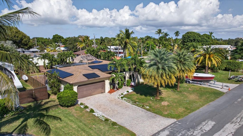 Photo of 301 SE 8th Ct, Pompano Beach, FL 33060 (MLS # F10537617)