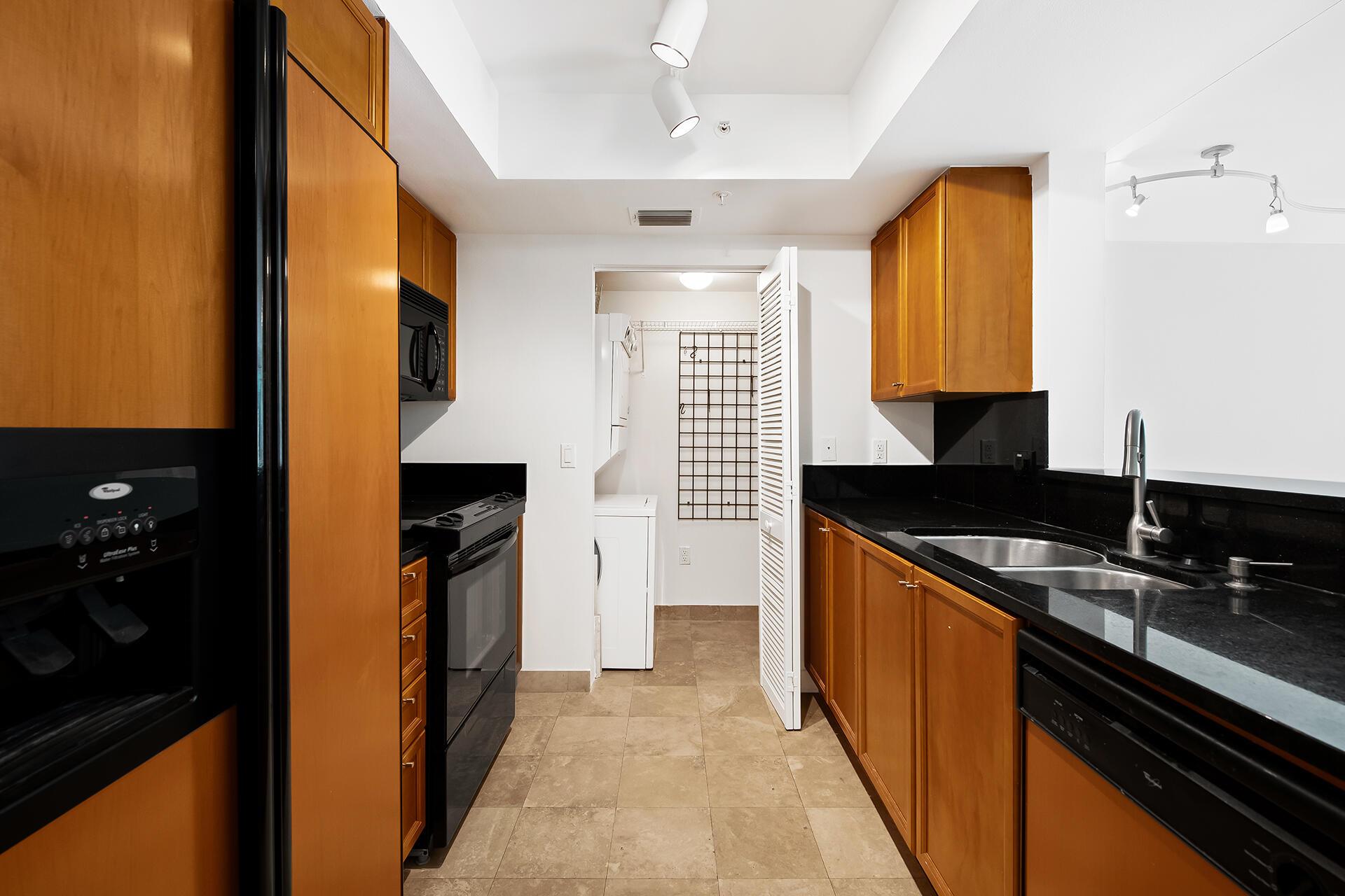 PALMETTO PLACE CONDO - Residential Lease