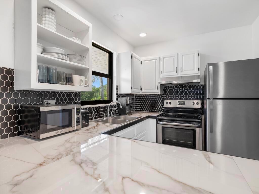AVANTI OCEAN APARTMENTS - Residential