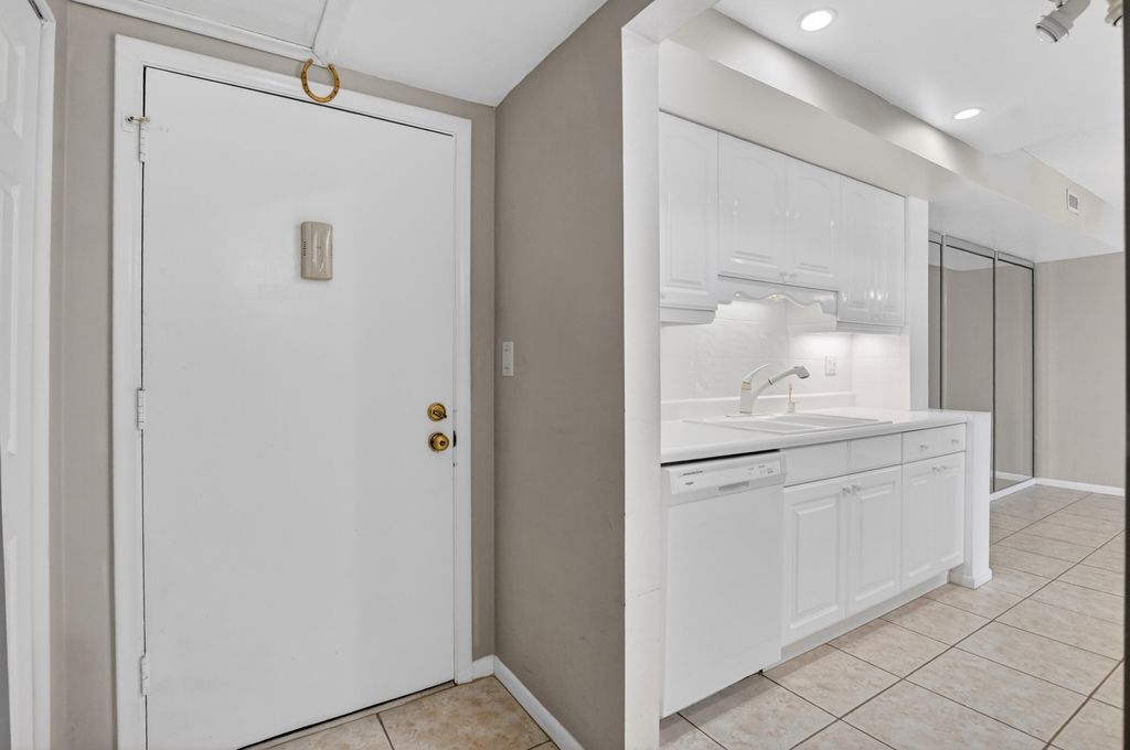 Photo of 250 NE 20th Street #5220, Boca Raton, FL 33431 (MLS # B26014842)