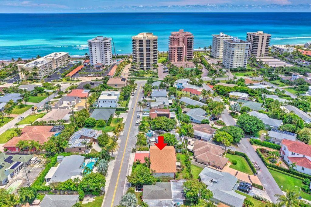 Photo of 470 Mars Way, Juno Beach, FL 33408 (MLS # R10828121)