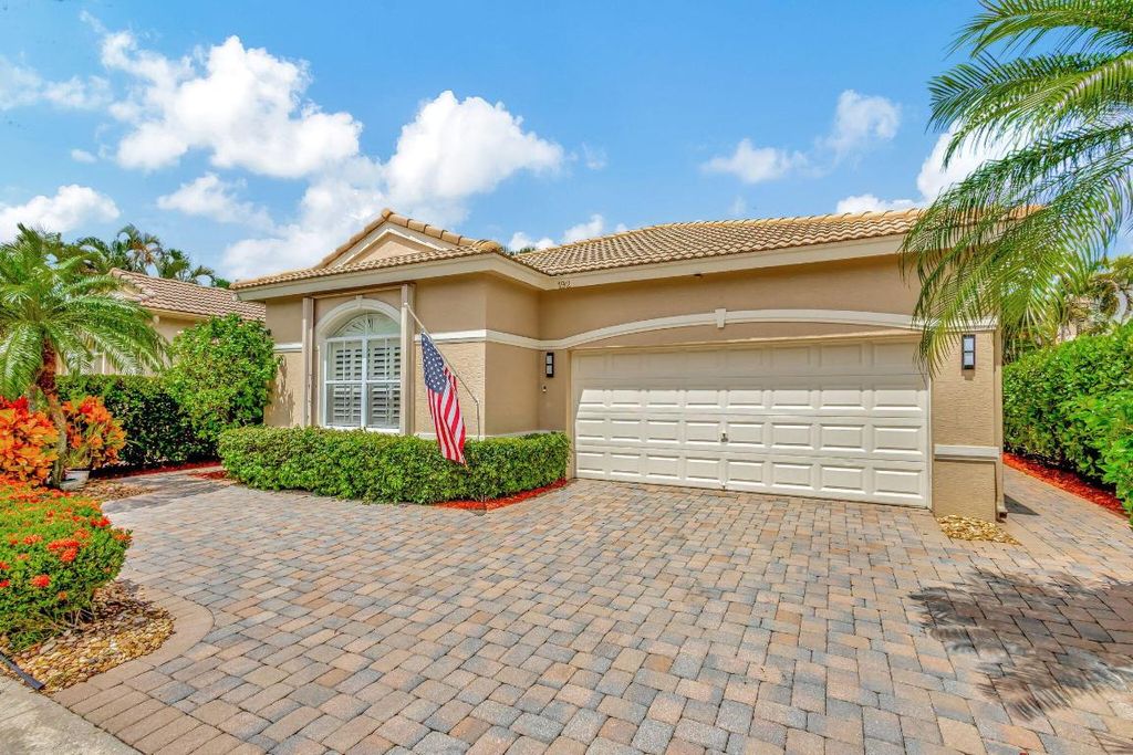 Photo of 192 Via Condado Way, Palm Beach Gardens, FL 33418 (MLS # R11019087)