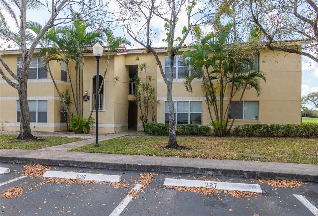 Photo of 417 Vista Isles Drive #2322, Sunrise, FL 33325 (MLS # B26044373)