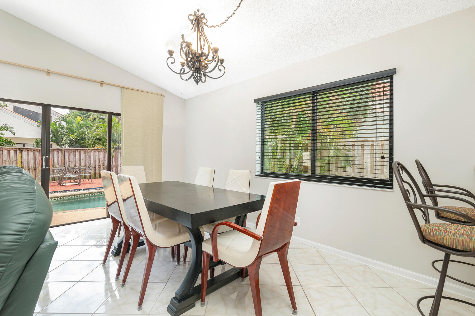 CRYSTAL POINTE 4 - Residential