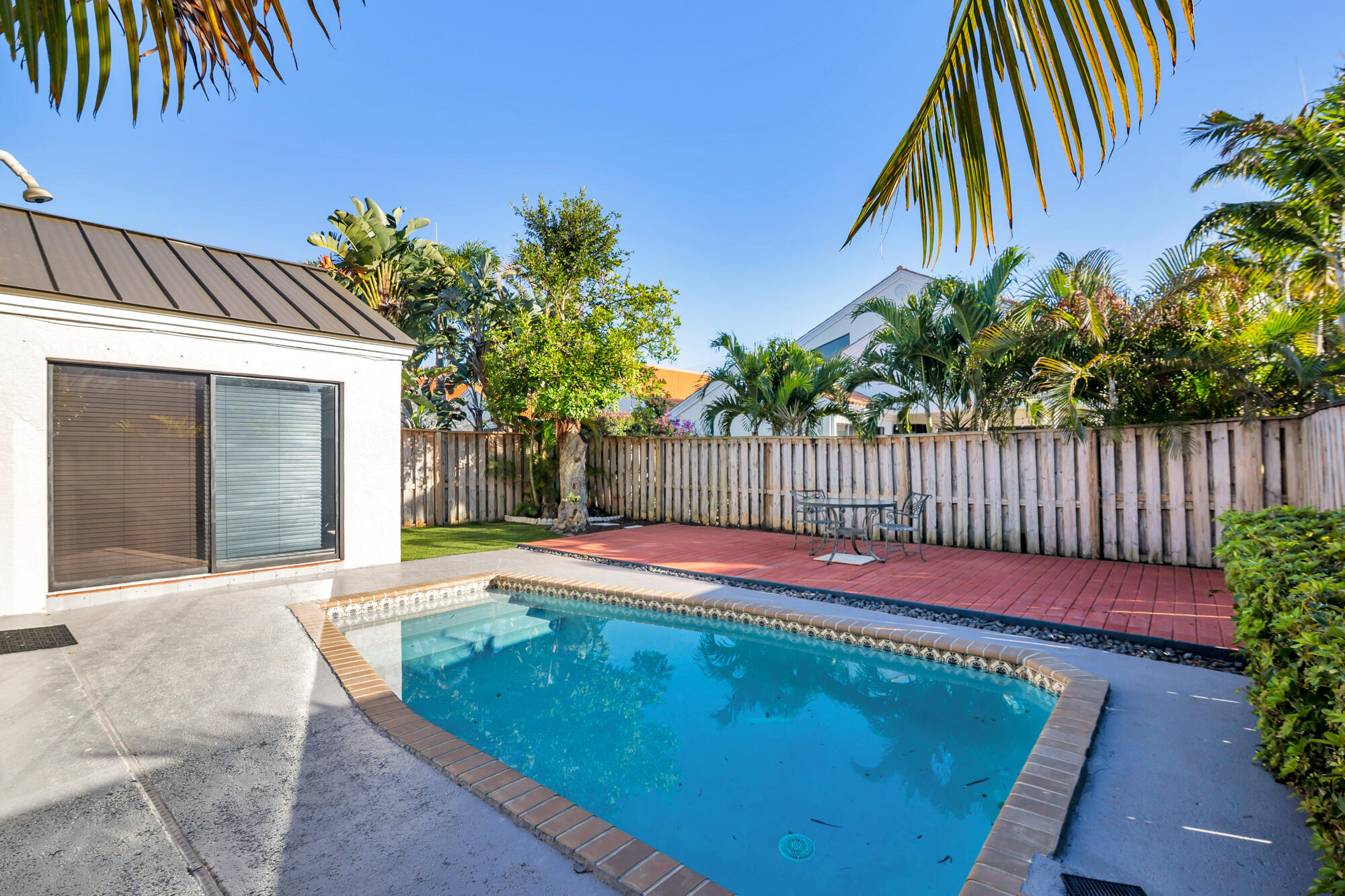 CRYSTAL POINTE 4 - Residential