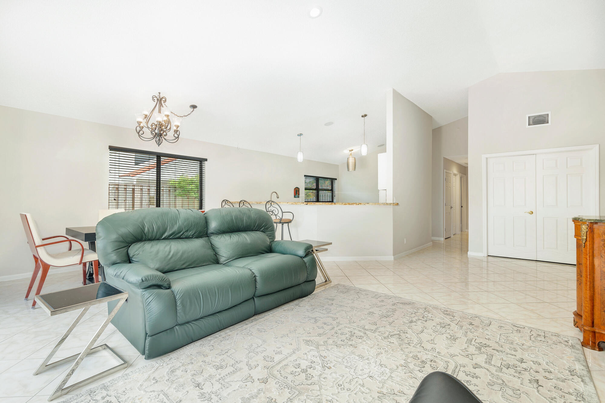 CRYSTAL POINTE 4 - Residential