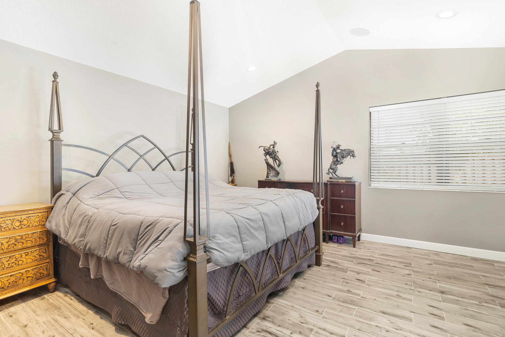 CRYSTAL POINTE 4 - Residential