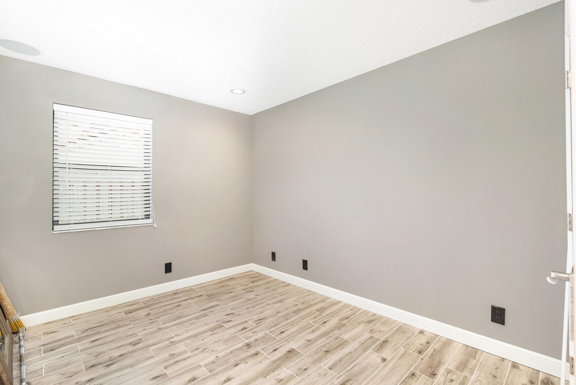 CRYSTAL POINTE 4 - Residential