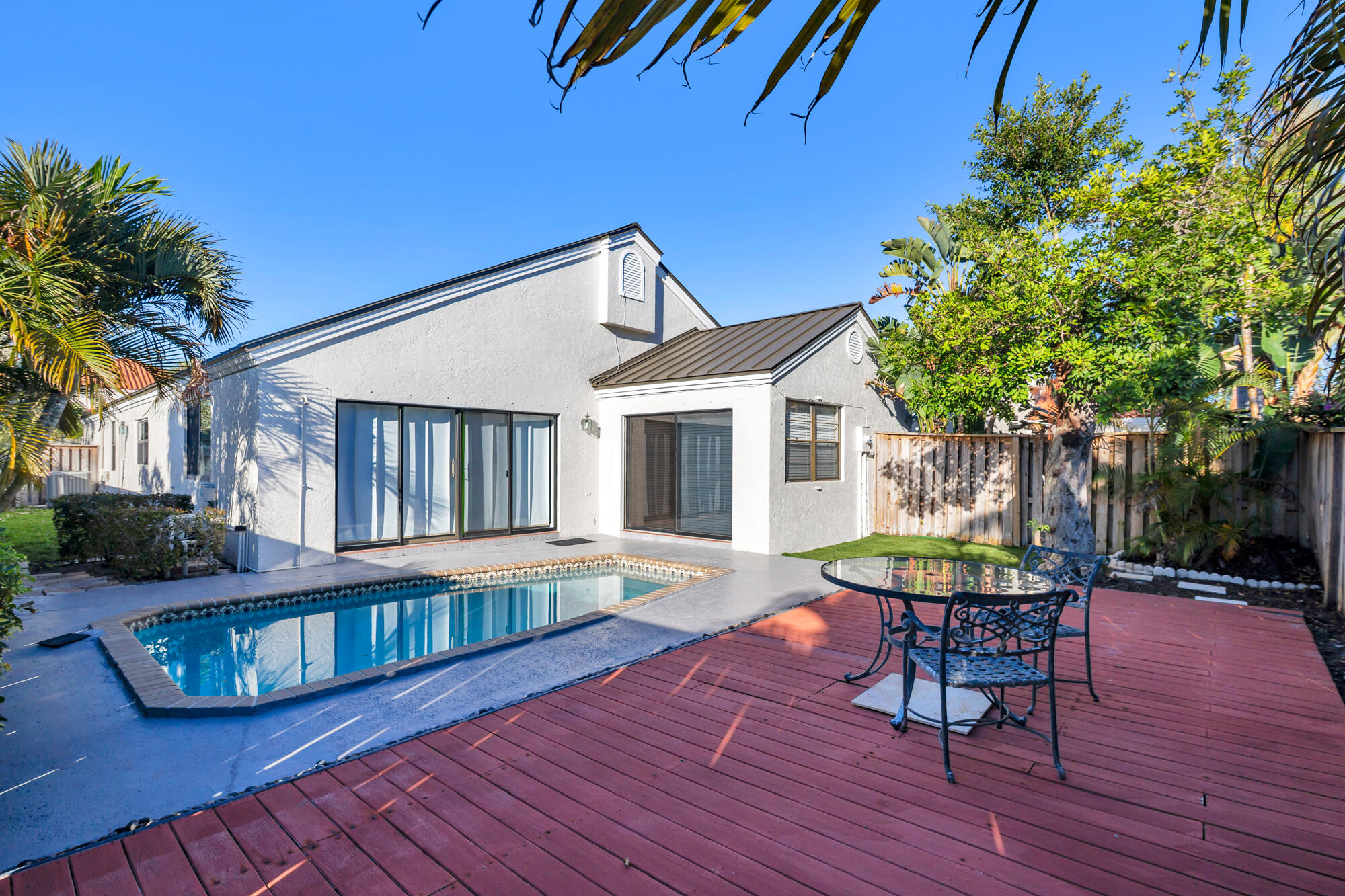 CRYSTAL POINTE 4 - Residential