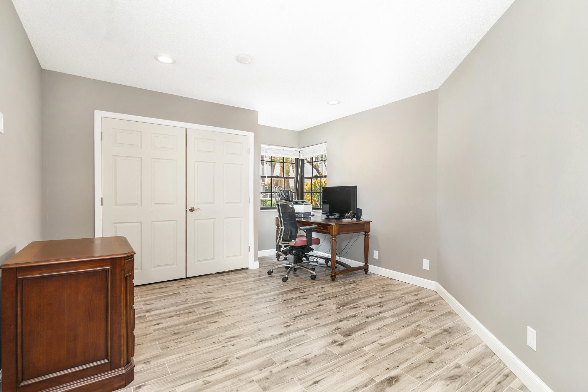 CRYSTAL POINTE 4 - Residential