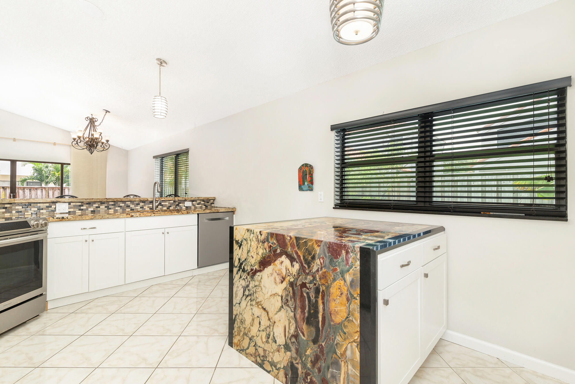 CRYSTAL POINTE 4 - Residential