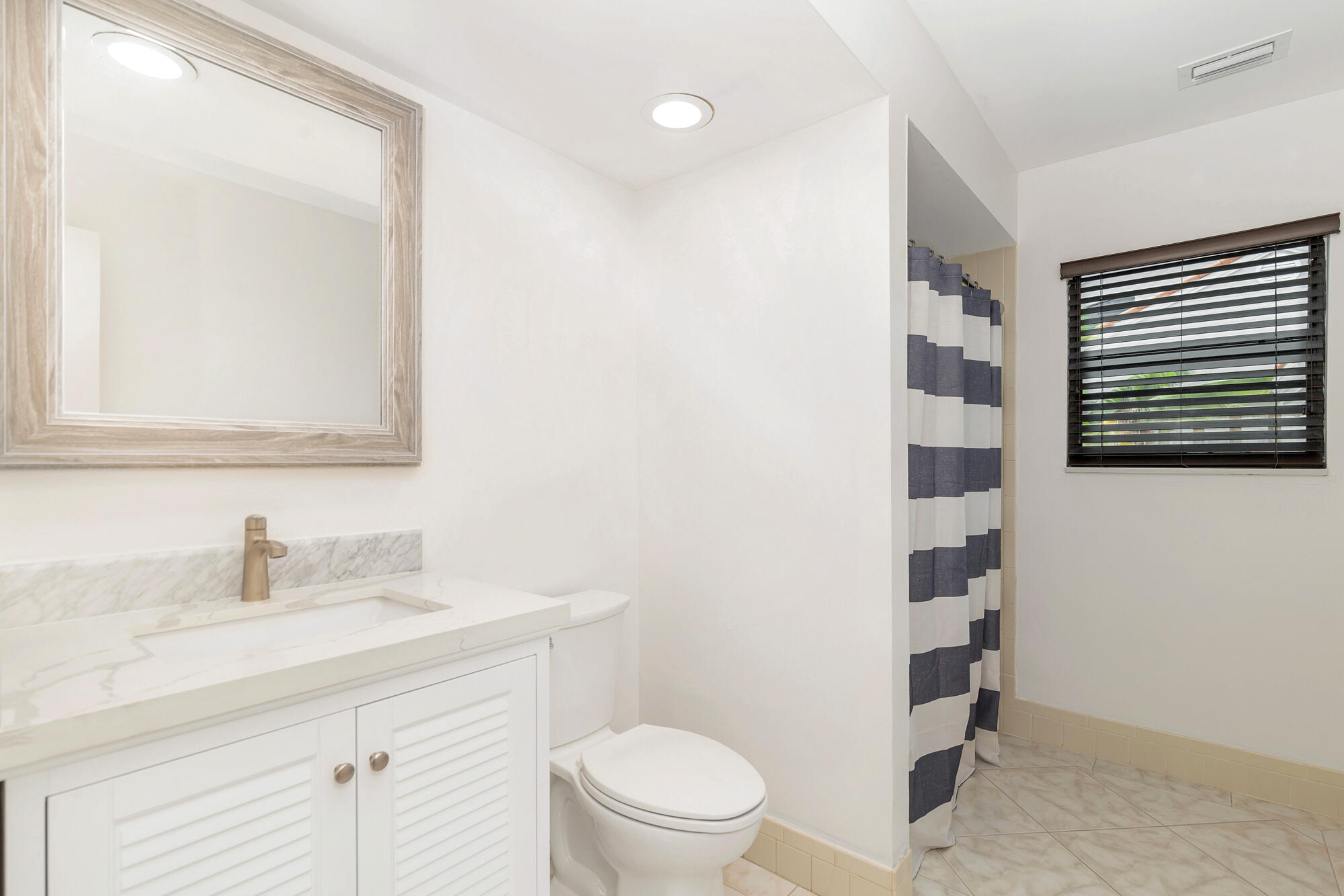 CRYSTAL POINTE 4 - Residential