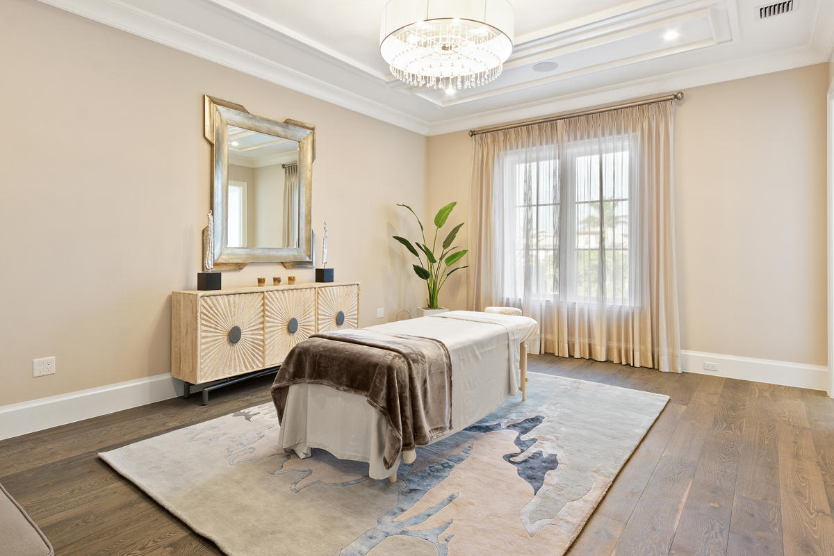 ROYAL PALM YACHT & COUNTR - Residential