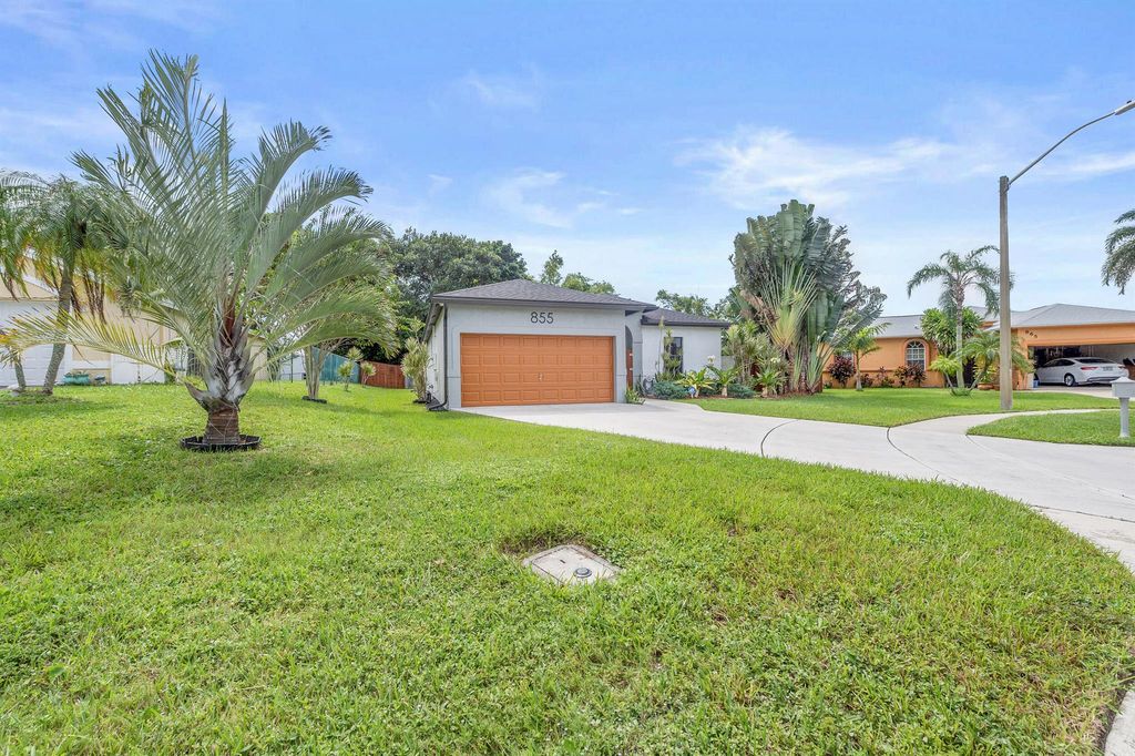 Photo of 855 Carlee Circle, Boynton Beach, FL 33426 (MLS # R11127240)