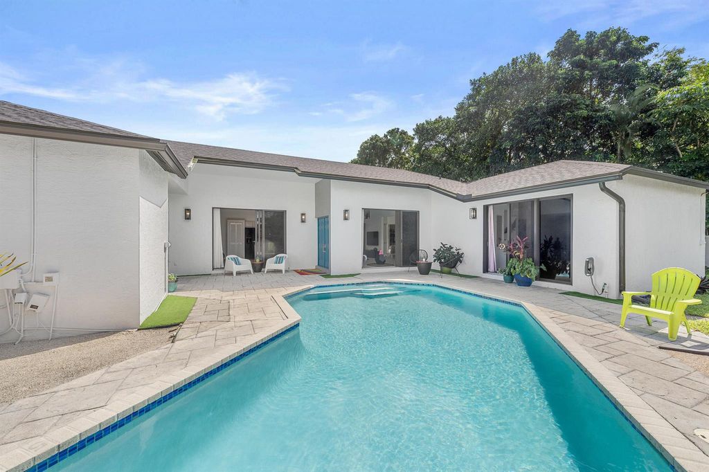 Photo of 855 Carlee Circle, Boynton Beach, FL 33426 (MLS # R11127240)