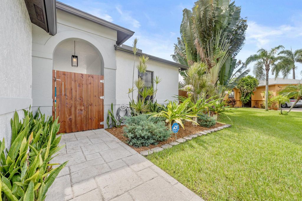 Photo of 855 Carlee Circle, Boynton Beach, FL 33426 (MLS # R11127240)