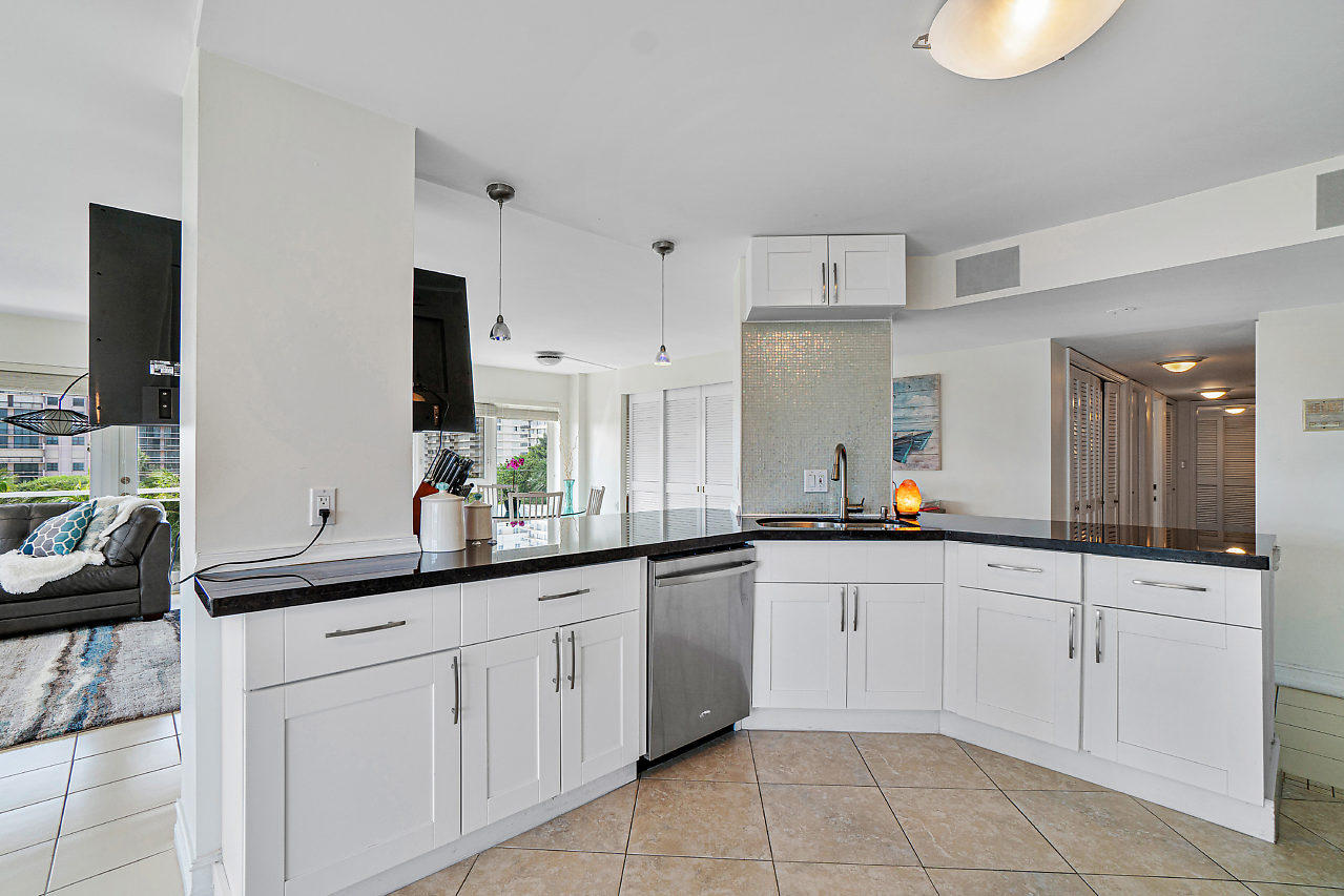 OCEAN REEF TOWERS - Residential Lease