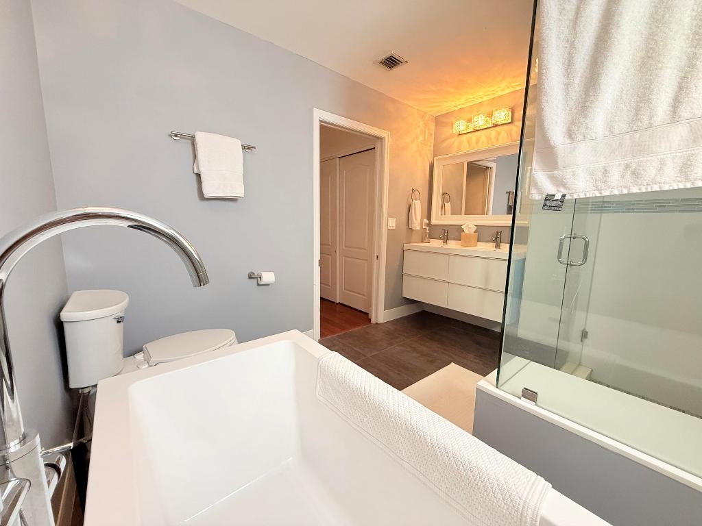 THOROUGHBRED LAKE ESTATES 2 - Residential Lease