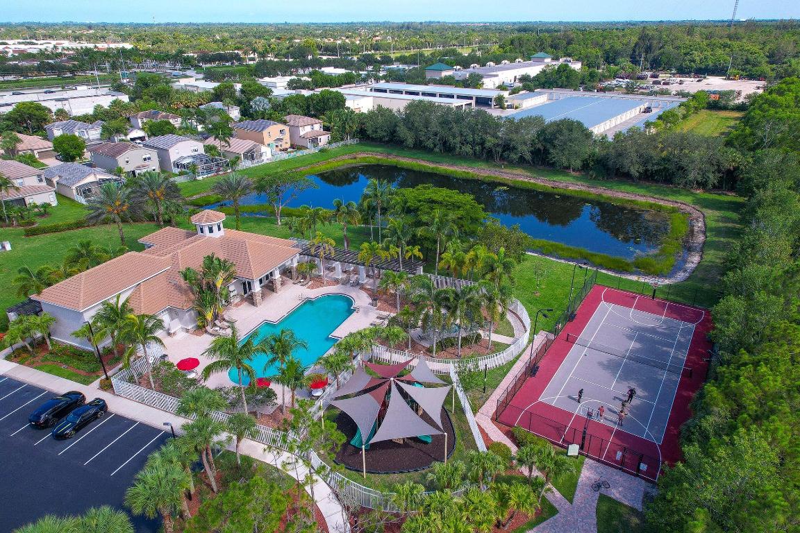 THOROUGHBRED LAKE ESTATES 2 - Residential Lease