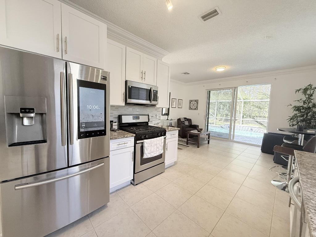 THOROUGHBRED LAKE ESTATES 2 - Residential Lease