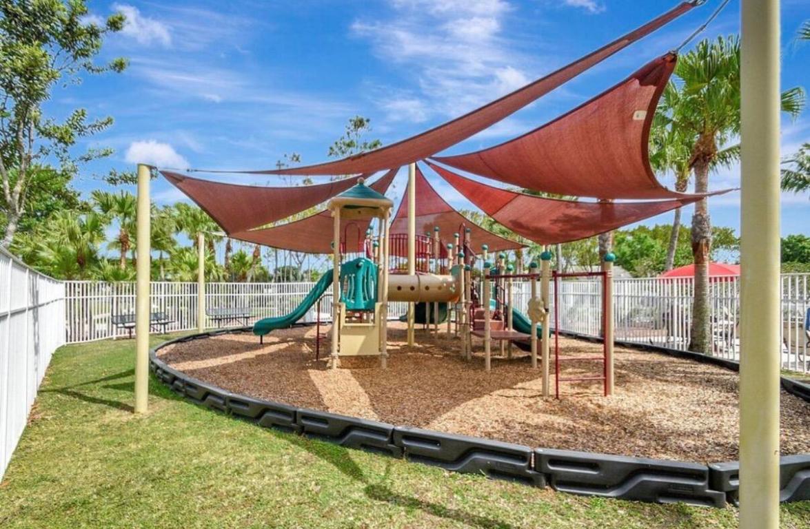 THOROUGHBRED LAKE ESTATES 2 - Residential Lease