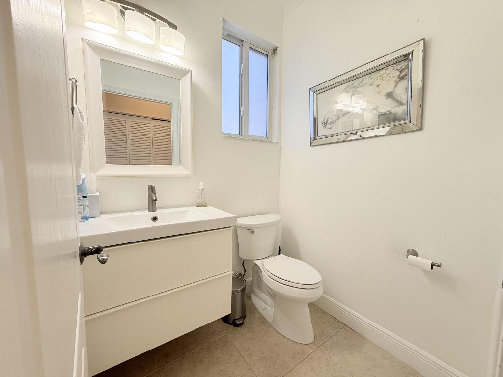 THOROUGHBRED LAKE ESTATES 2 - Residential Lease