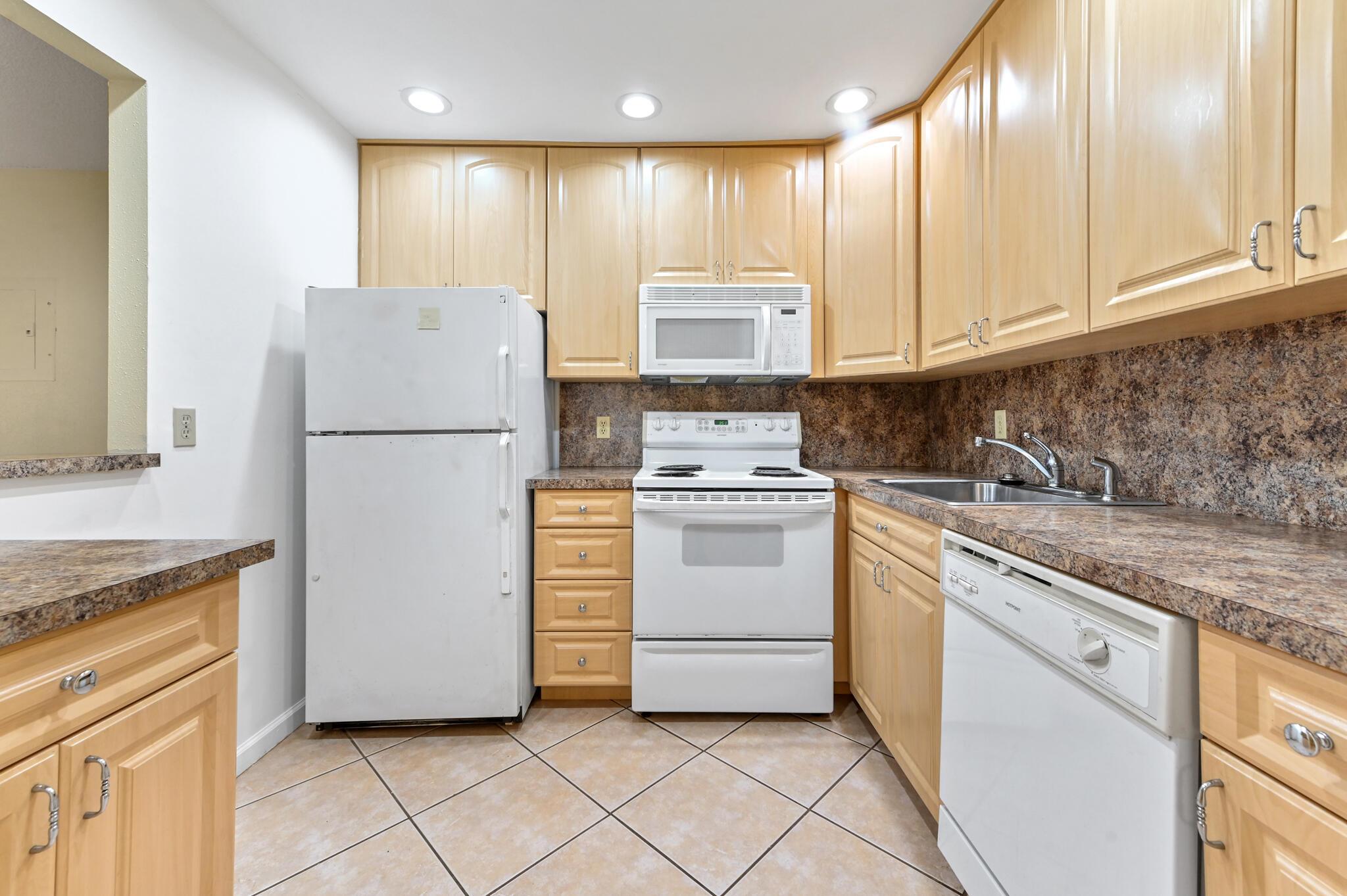 KINGS POINT - Residential