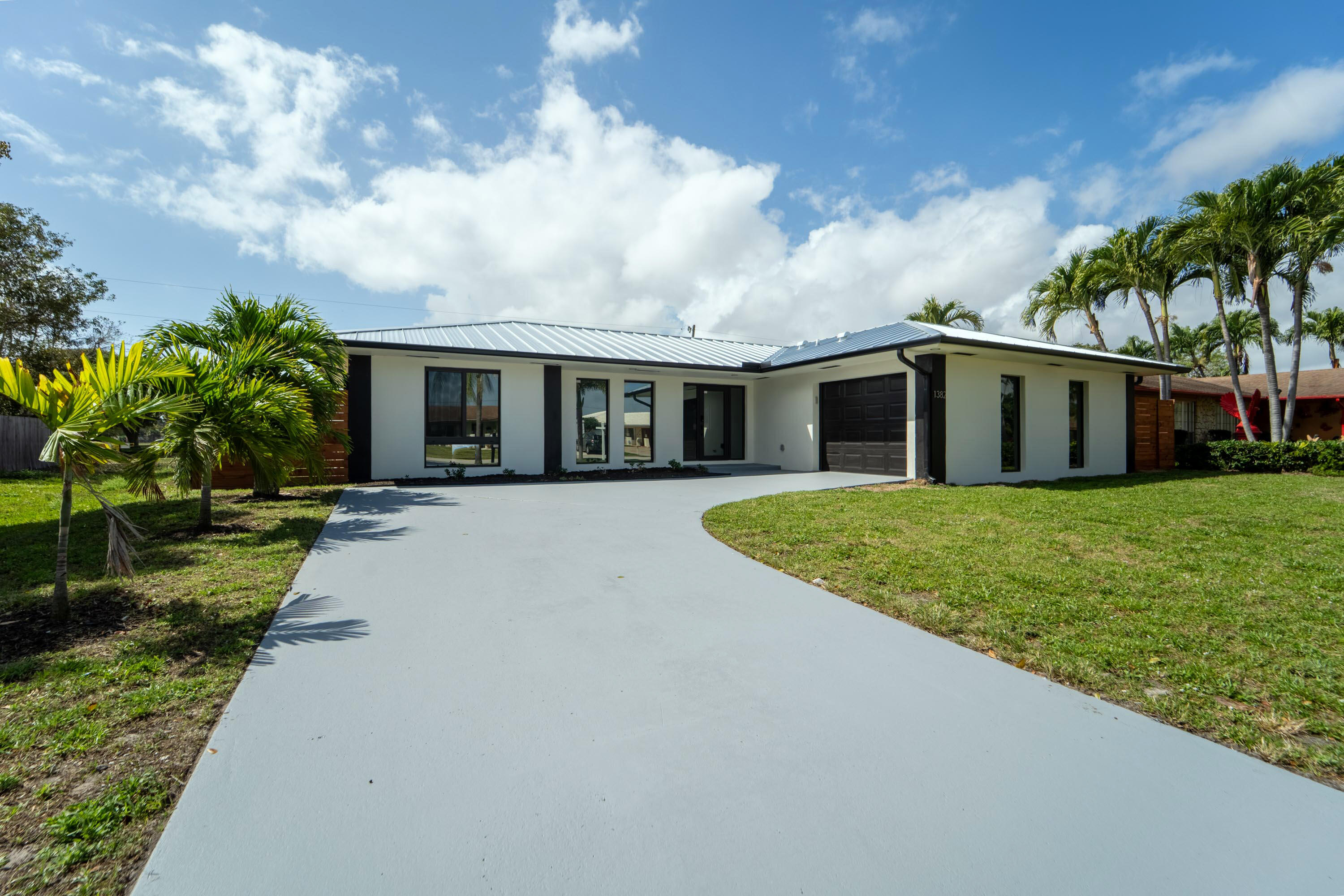 1382 N Mangonia Drive