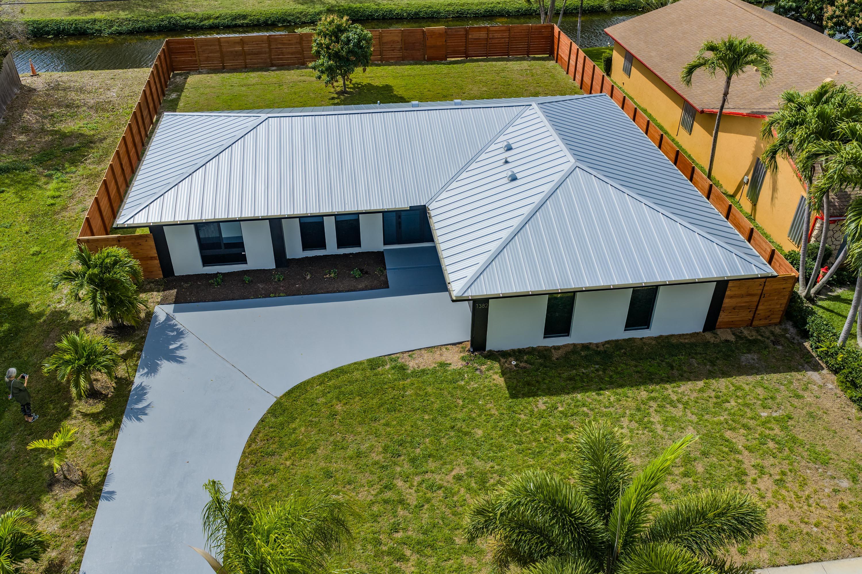 1382 N Mangonia Drive