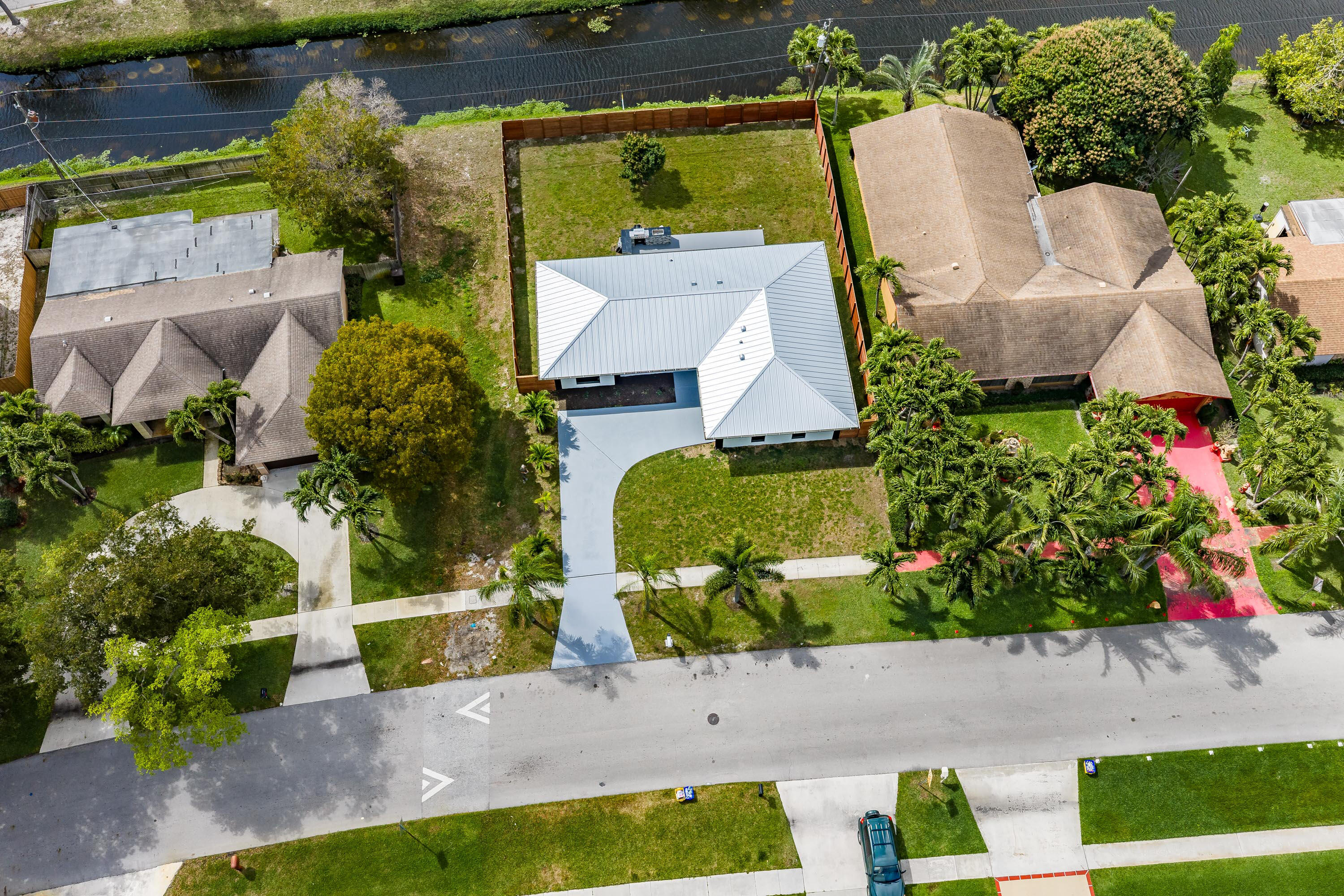 1382 N Mangonia Drive