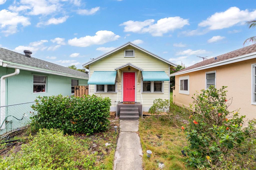 Photo of 330 N D Street, Lake Worth Beach, FL 33460 (MLS # R10966245)