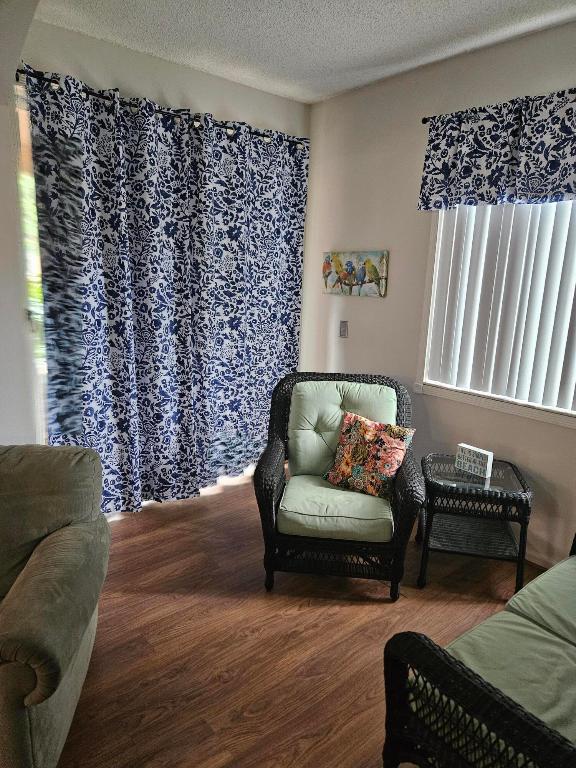 HYPOLUXOS MARINERS CAY CONDO - Residential Lease