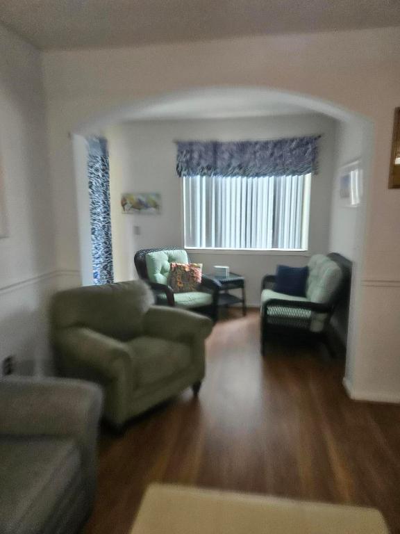 HYPOLUXOS MARINERS CAY CONDO - Residential Lease