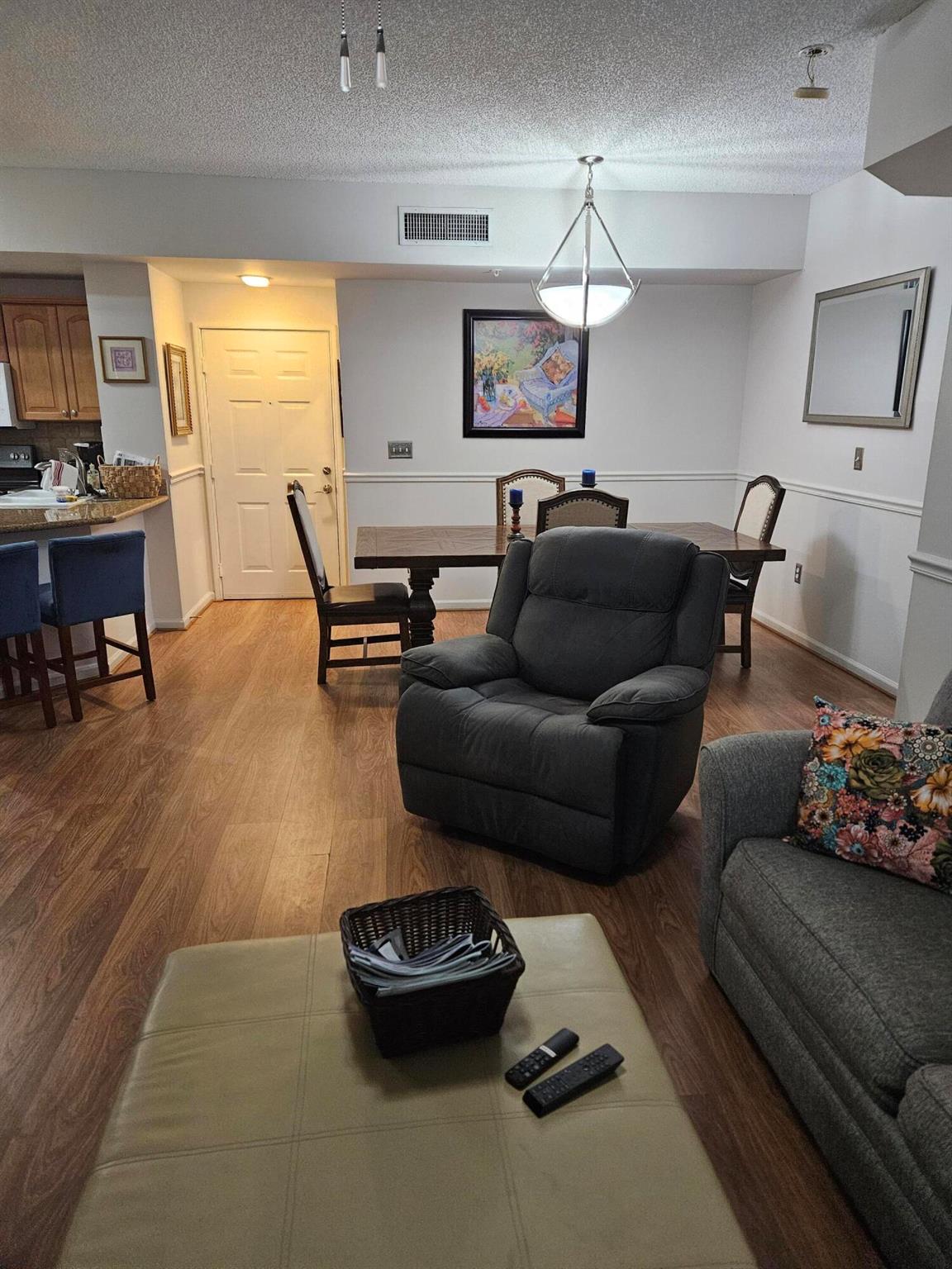 HYPOLUXOS MARINERS CAY CO - Residential Lease