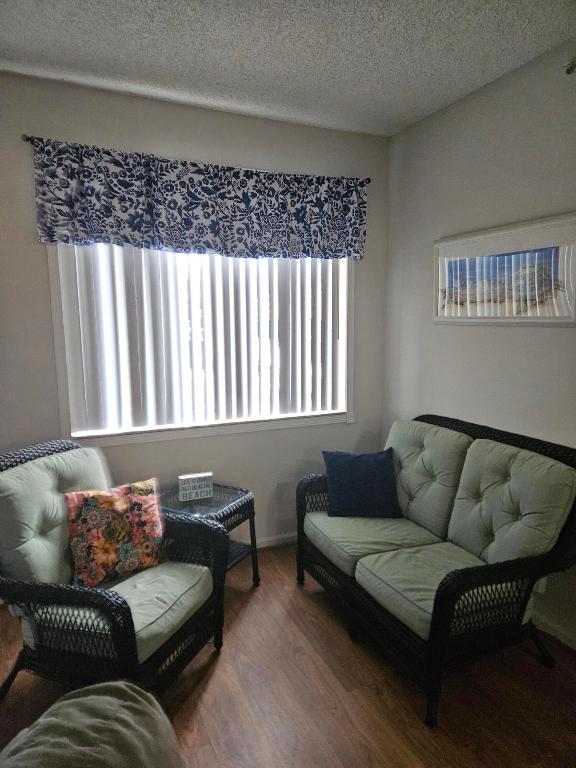 HYPOLUXOS MARINERS CAY CONDO - Residential Lease