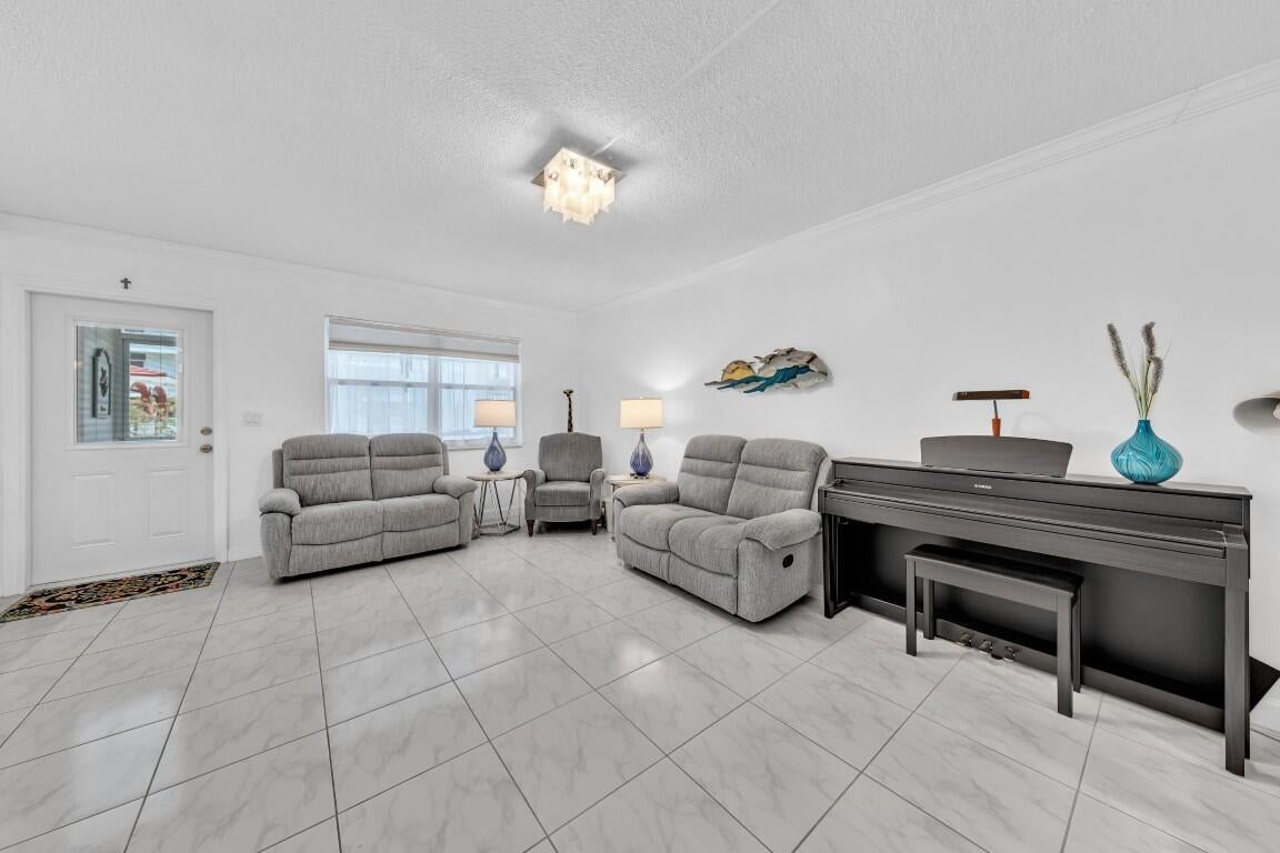 580 Egret Drive 121, Hallandale Beach FL 33009
