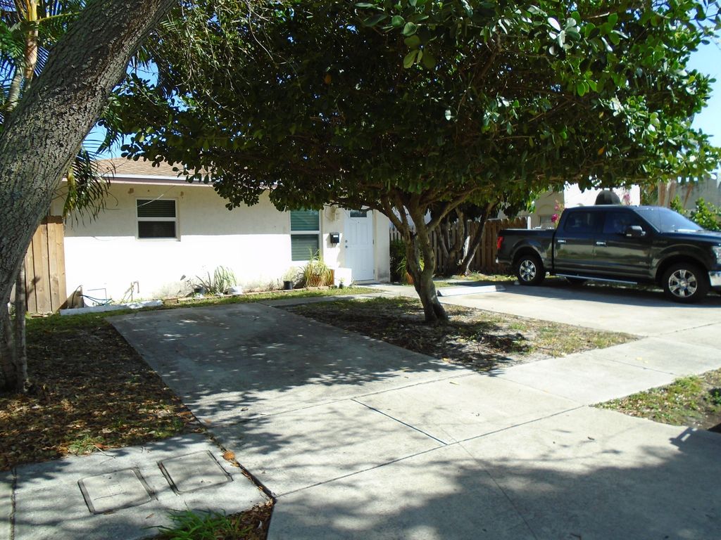 Photo of 435 Macy Street, West Palm Beach, FL 33405 (MLS # R10783199)